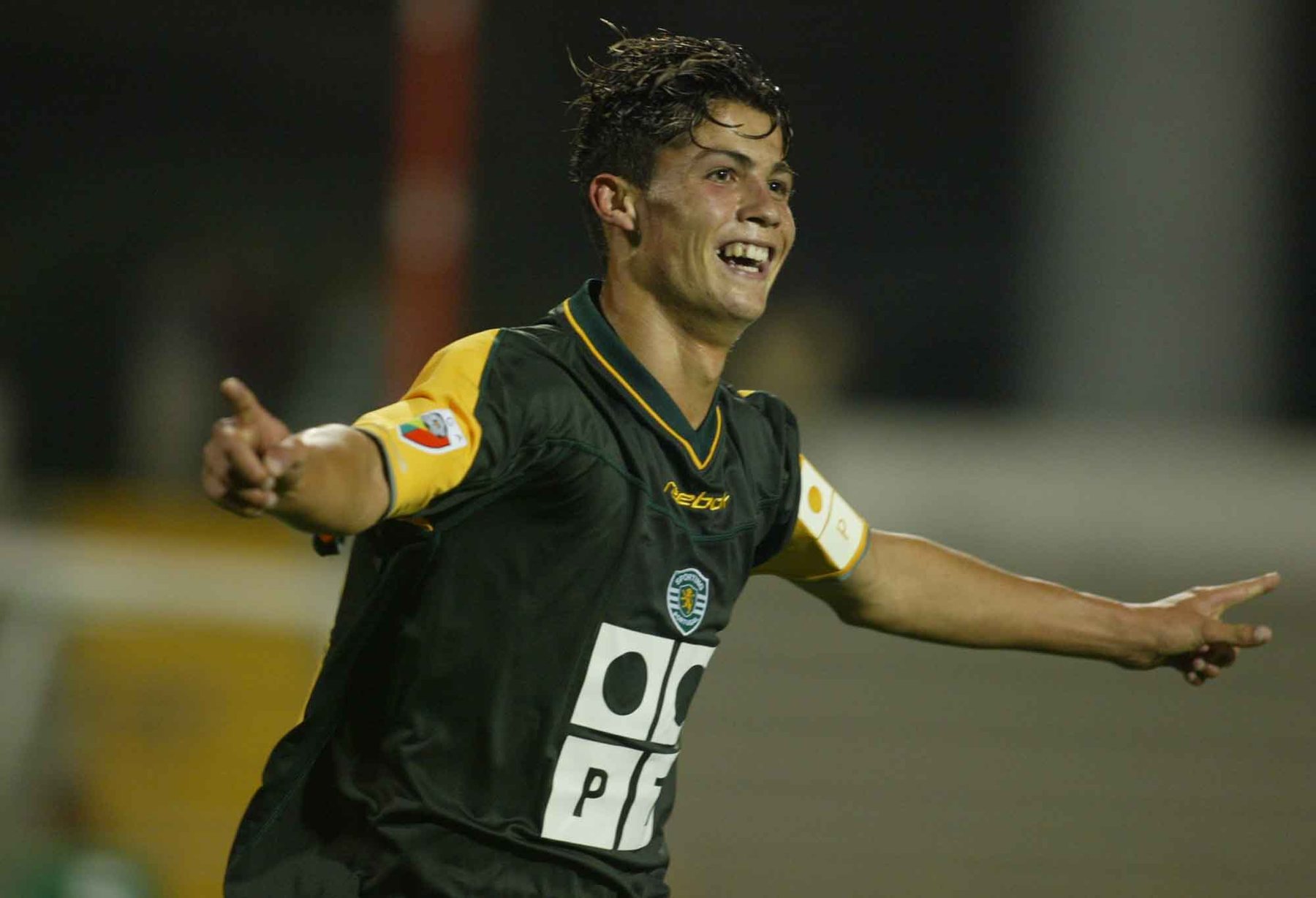 JOVEM CRISTIANO RONALDO COMEMORA