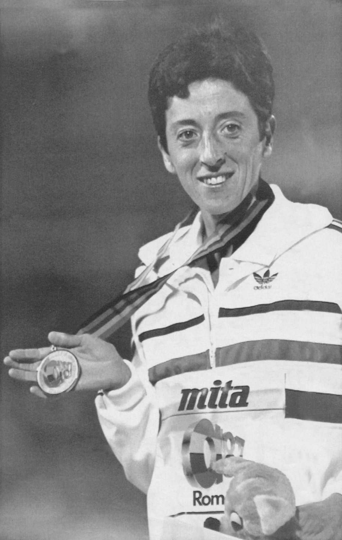 MARICICA PUICĂ COM MEDALHA